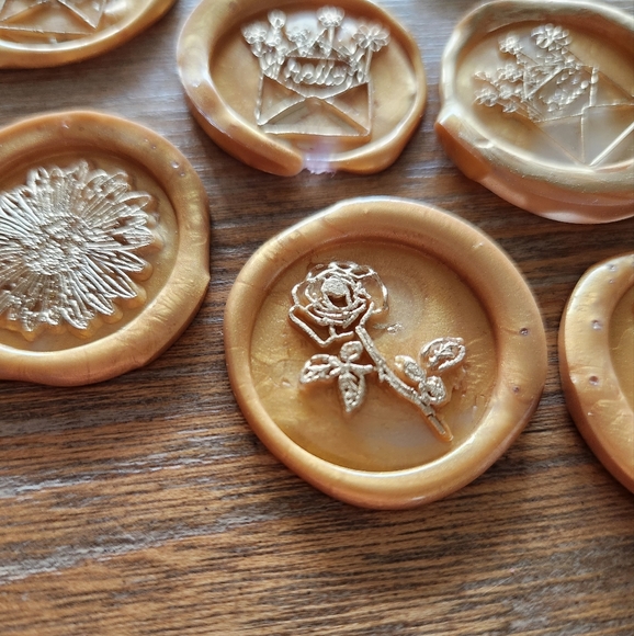 Gold Wax seals stickers.  Envelope seals. - Picture 6 of 11